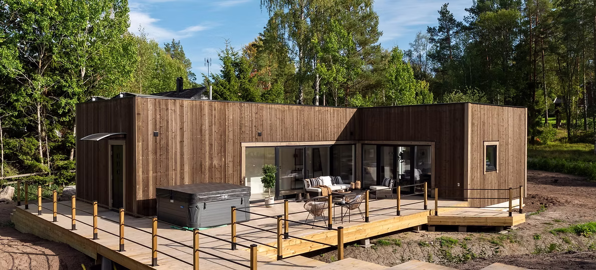 One floor house with muliple windows